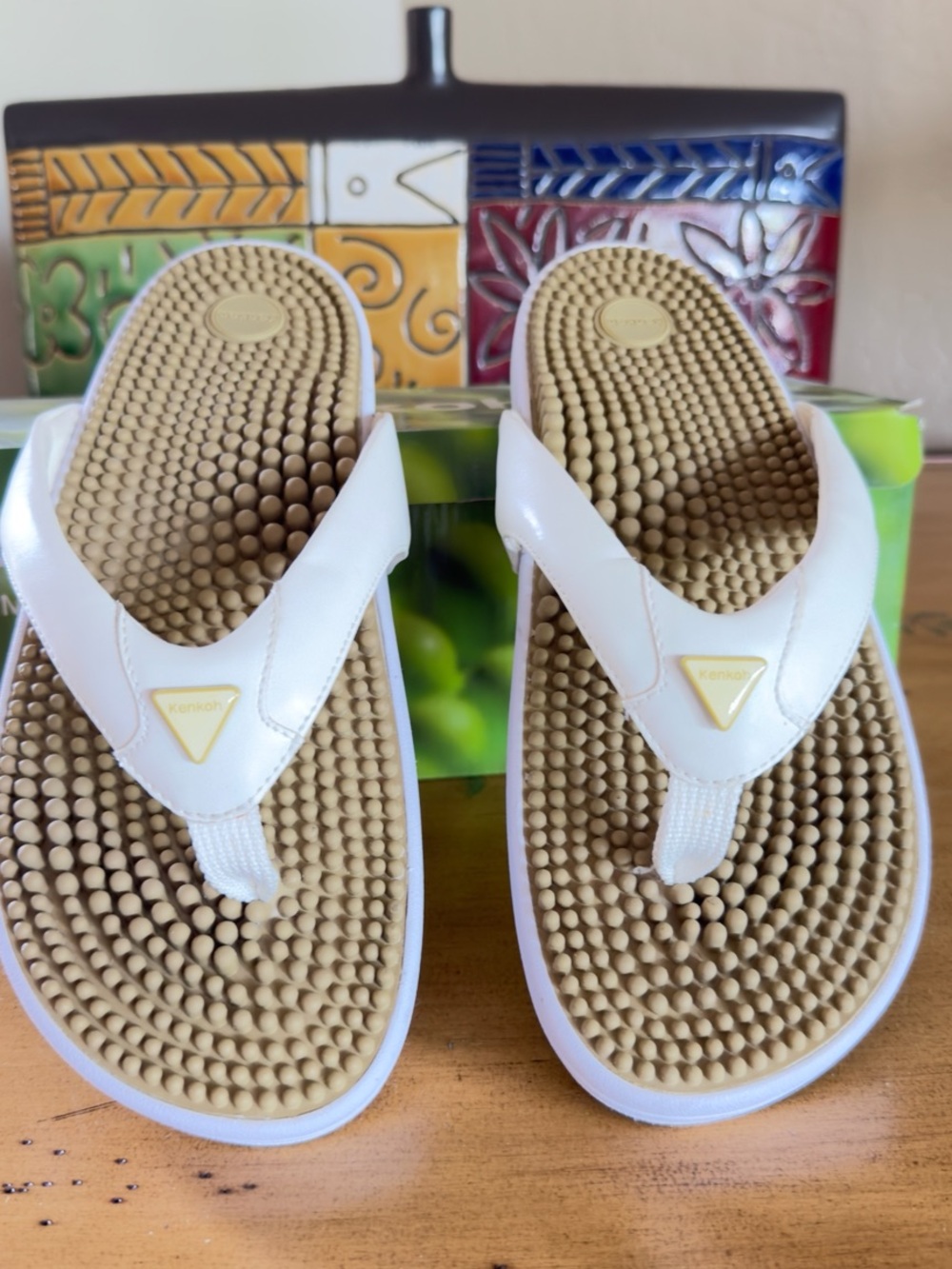 Kenkoh Women’s Natural White Reflexology Flip-Flops Size 10 - Picture 2 of 4